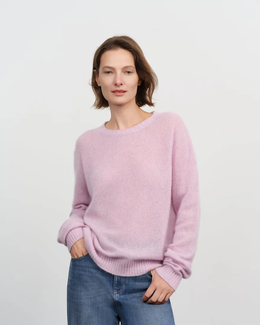 Model wearing a pink lightweight cashmere-silk crewneck sweater from Meilleur Moment