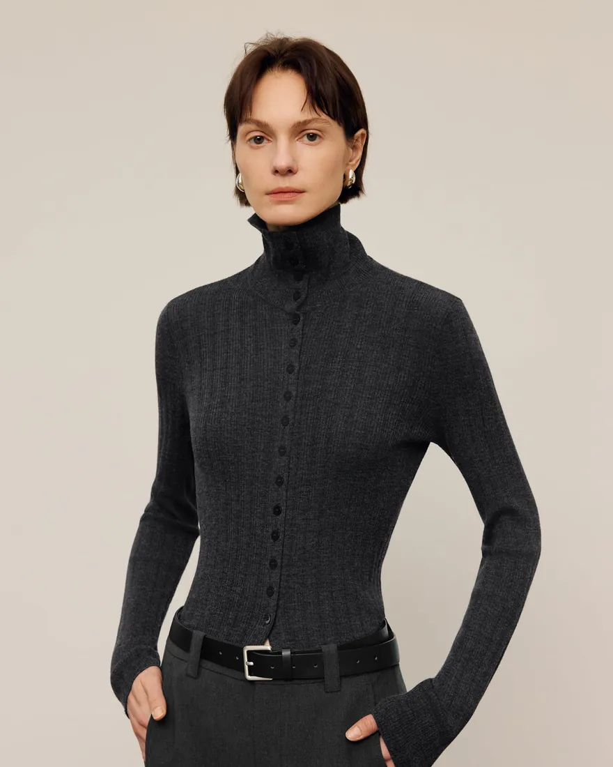 Fitted Pure Cashmere Ribbed Sweater in black